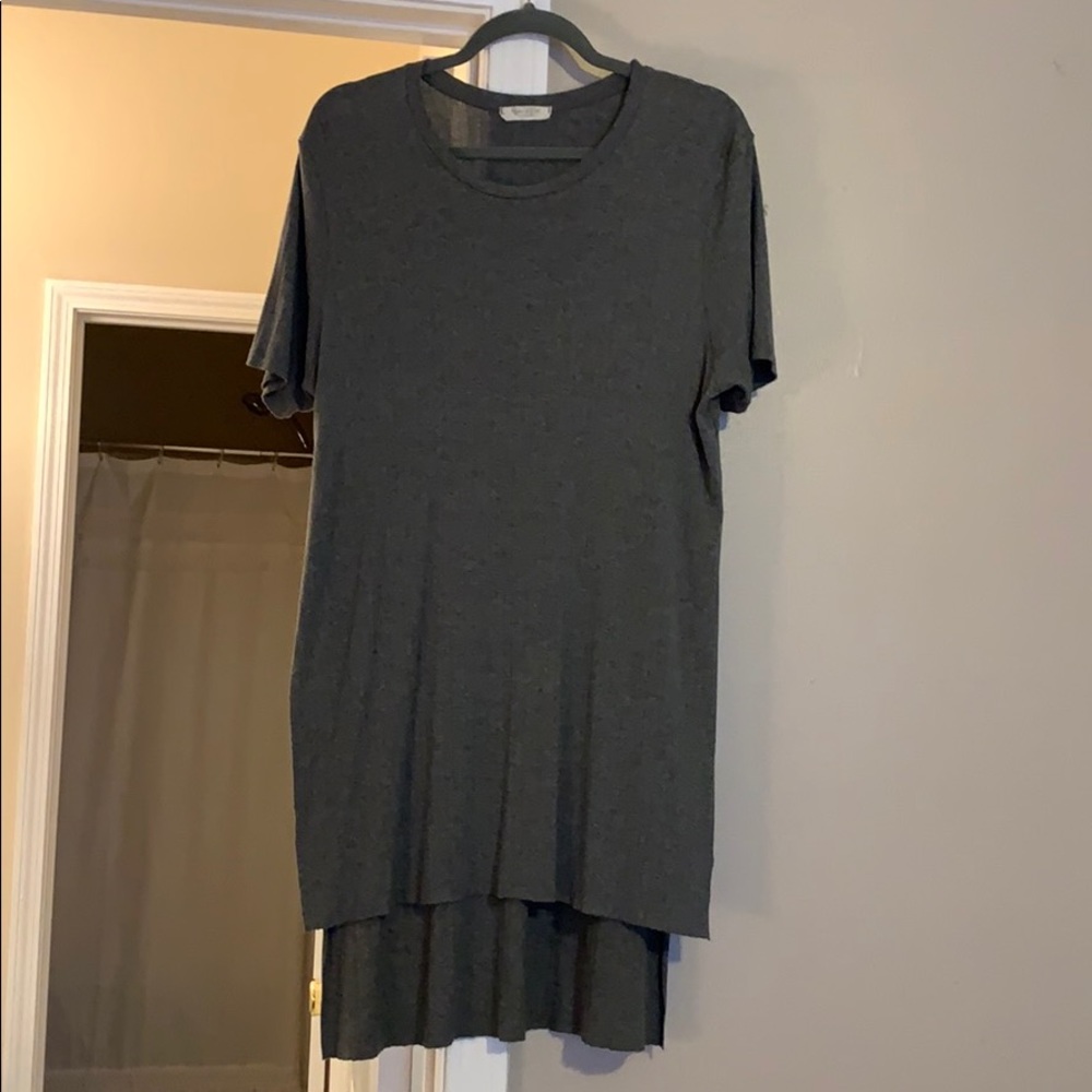 Short sleeve high- low top with cut sides